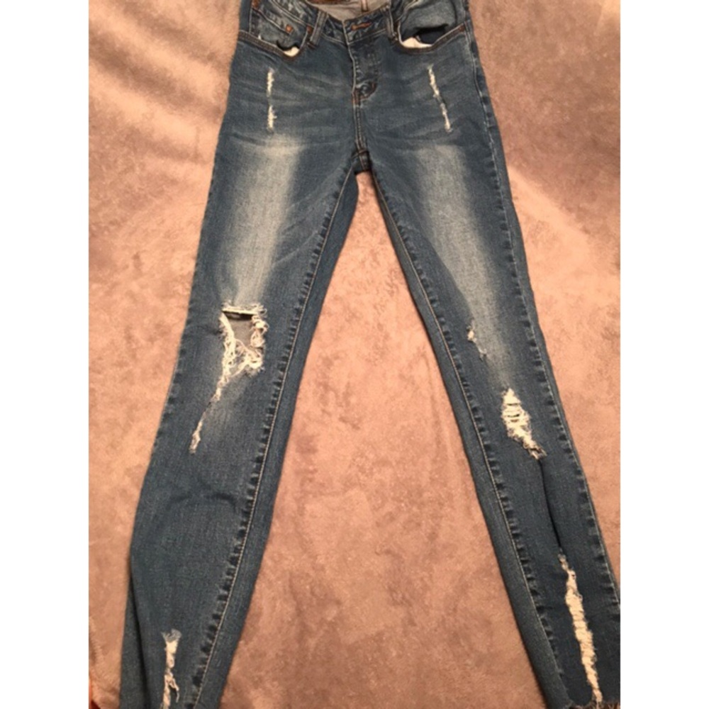 Super cute ripped skinny jeans